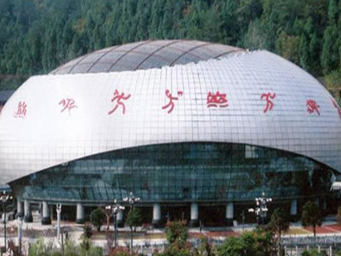 青海体育中心球形网架加工安装